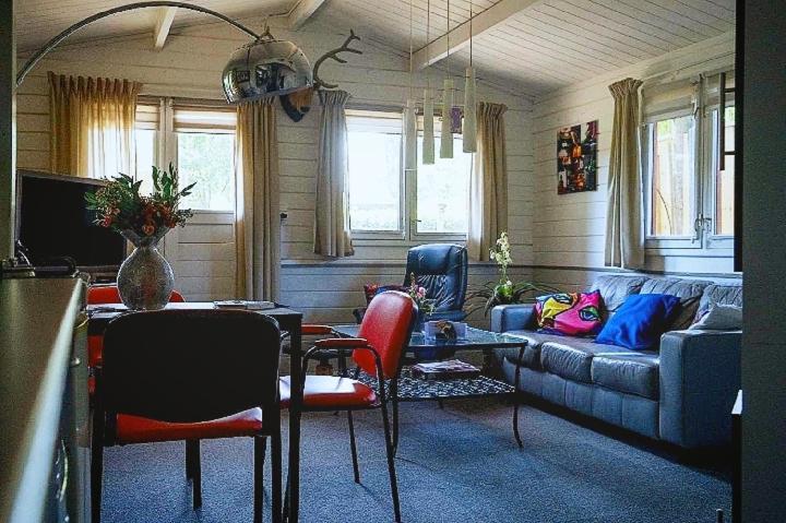 Chalet Op Een Rustig Park In De Natuur Путен Екстериор снимка
