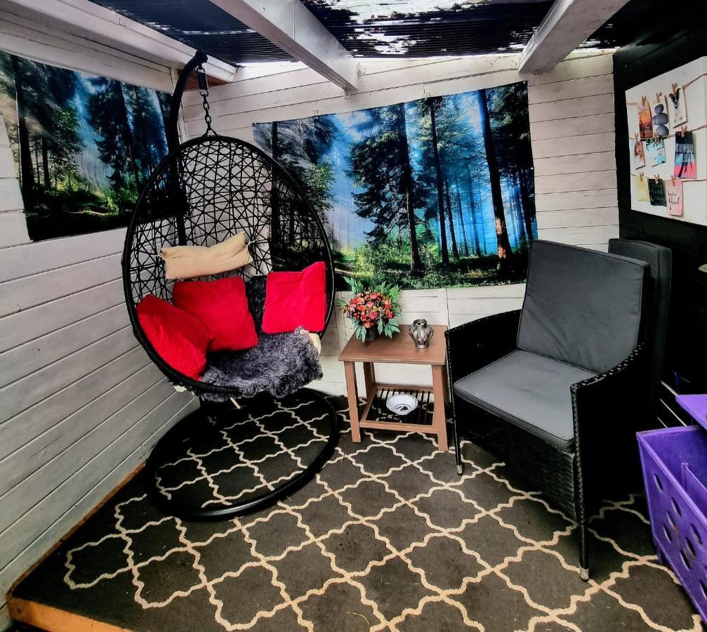 Chalet Op Een Rustig Park In De Natuur Путен Екстериор снимка