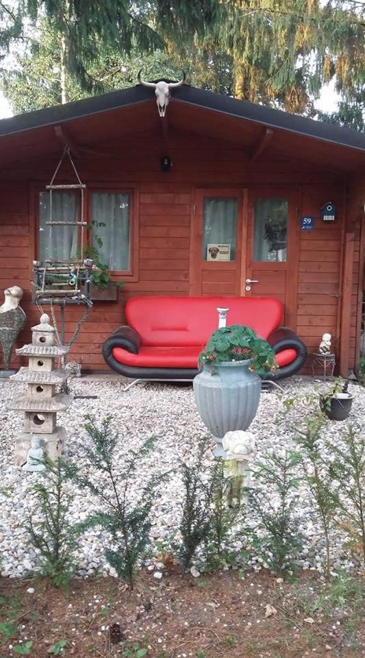 Chalet Op Een Rustig Park In De Natuur Путен Екстериор снимка