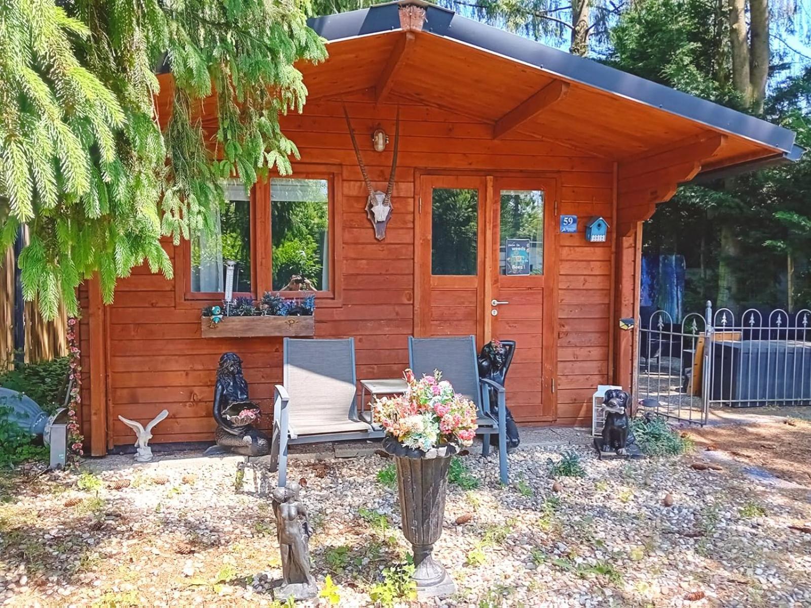 Chalet Op Een Rustig Park In De Natuur Путен Екстериор снимка