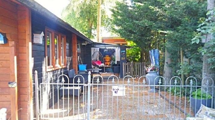 Chalet Op Een Rustig Park In De Natuur Путен Екстериор снимка