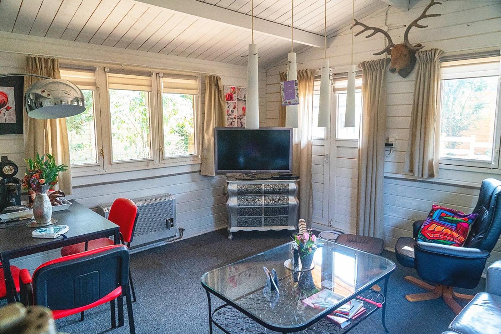 Chalet Op Een Rustig Park In De Natuur Путен Екстериор снимка