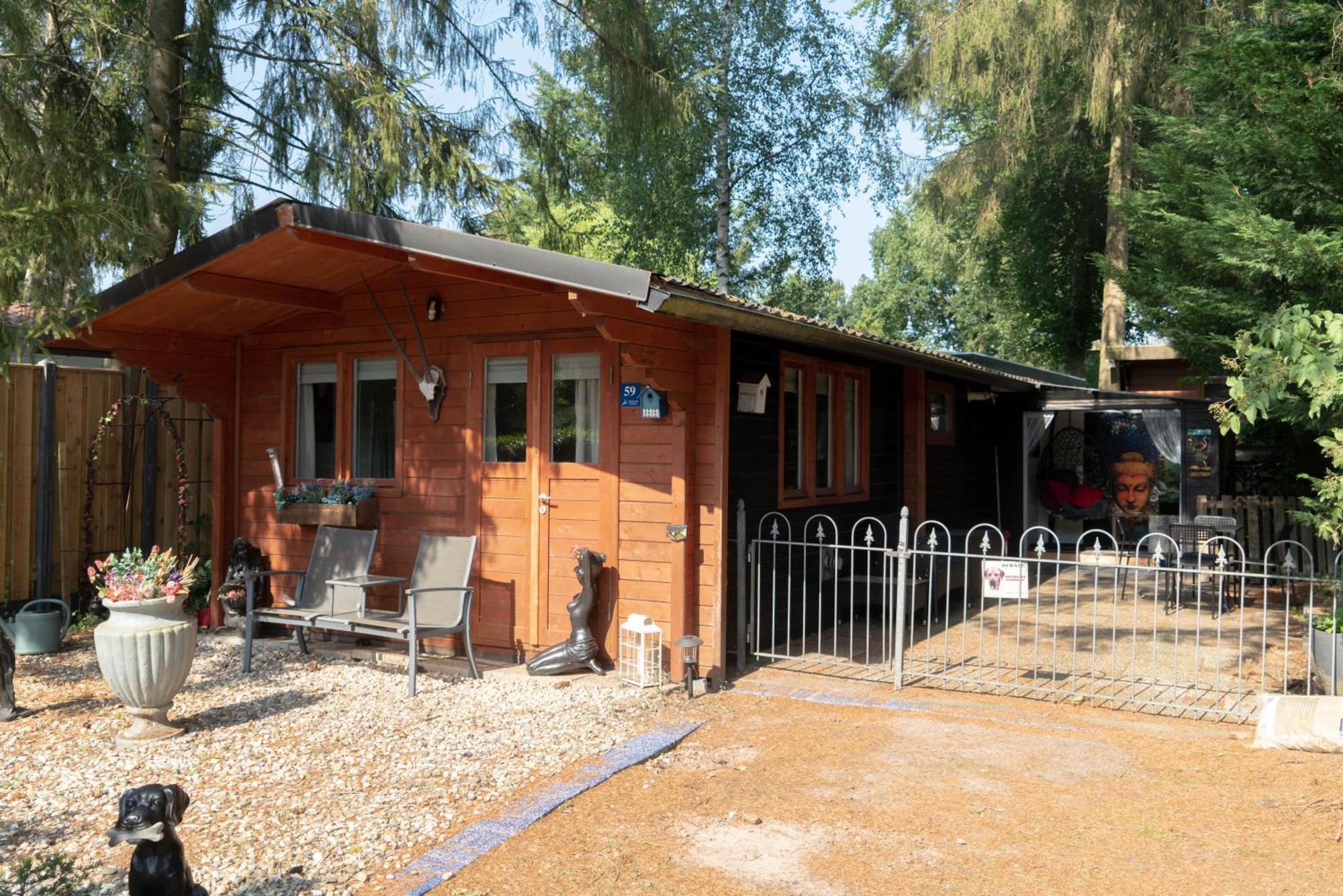 Chalet Op Een Rustig Park In De Natuur Путен Екстериор снимка